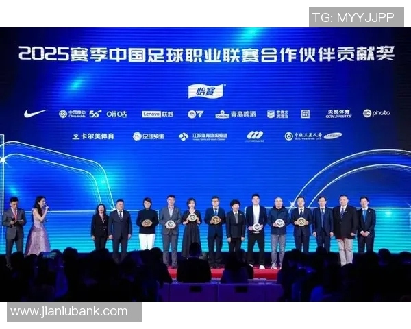 人民足球颁奖盛典揭晓年度最佳球员与球队荣耀时刻