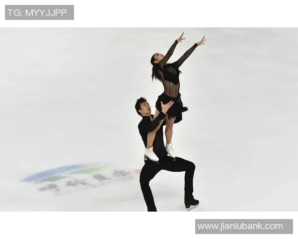 卡瓦尼快乐足球带你领略激情四溢的赛场魅力与团队合作的力量