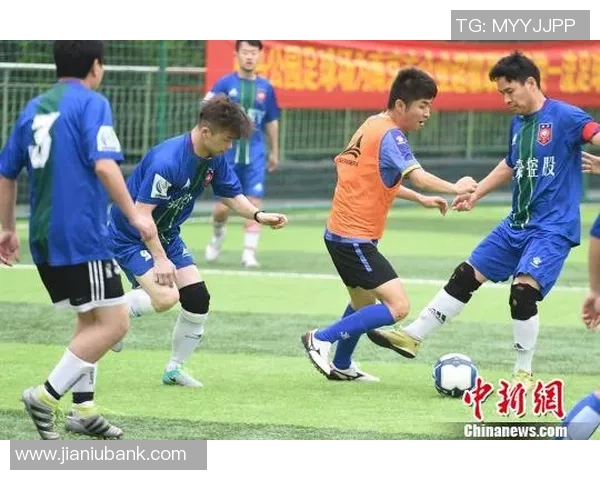 足球刘兴的传奇之路：从草根球员到职业联赛的崛起与挑战