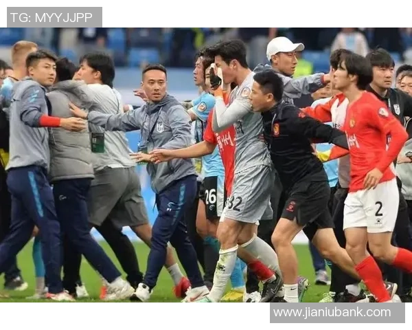 足球束缚与自由之间的较量如何影响球员的表现与职业生涯发展